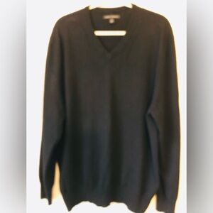 Kenneth Roberts 100% Cashmere V Neck Sweater. Size XL. New without tags.